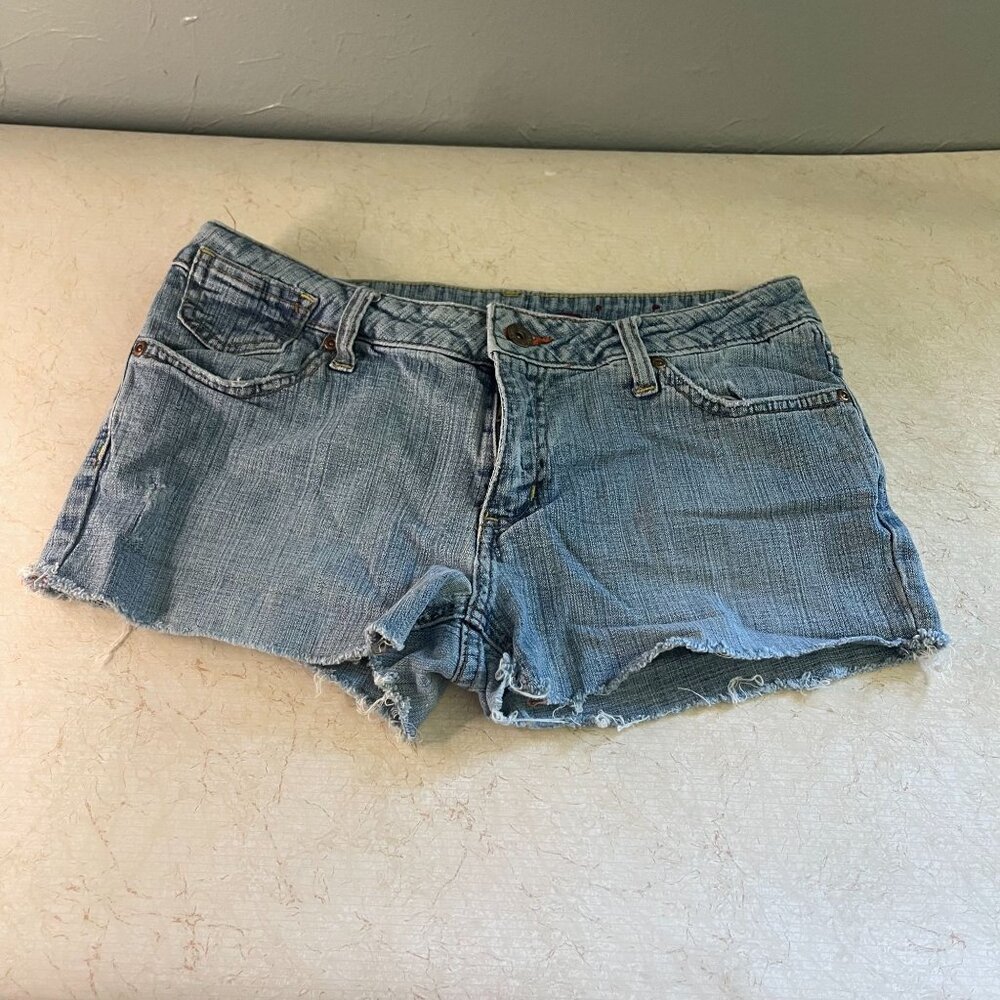 vtg 90's y2k Bongos Womens Denim Shorts W/ Frayed Hem Size 11 Light Wash‎ Blue